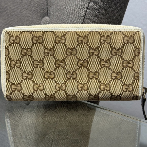 Gucci Beige and Green Monogram Clutch - Picture 3 of 11